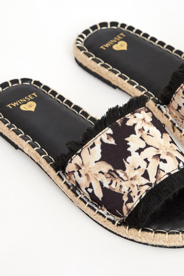 e56ef40e6d46fd4af2b6eff4f9e14717bb1a4841 Klapki damskie TWINSET U&B