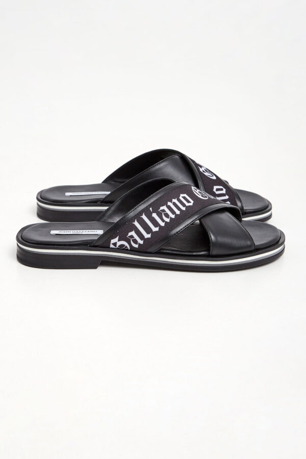 e8b5271a4d8e3c5d66af8481187b5c08ce9b2724 Klapki męskie skórzane JOHN GALLIANO