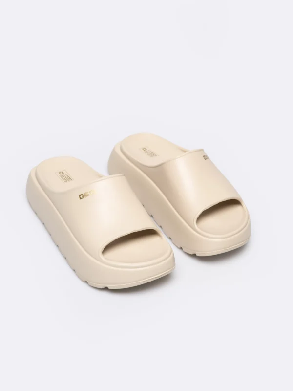 Klapki damskie na podwyższonej podeszwie beżowe RR274A569 801