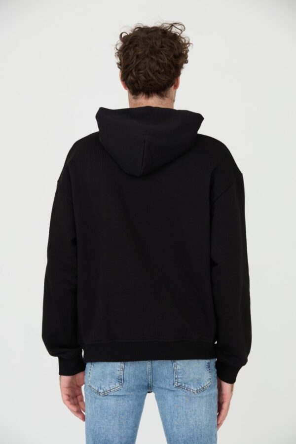 JUST CAVALLI Czarna męska bluza z kapturem i haftowanym logo O Fiche
