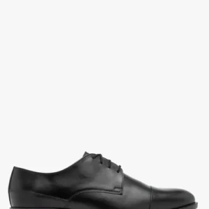 Czarne półbuty z ozdobnym noskie