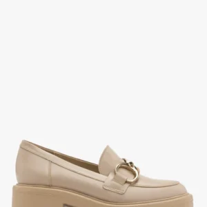 Beżowe mokasyny na masywnym spodzie