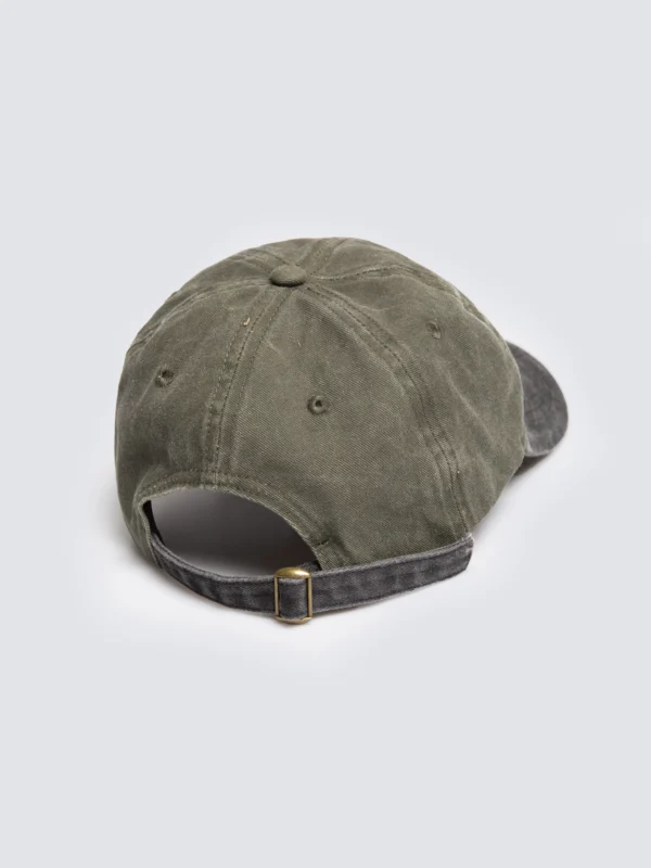 04e4279fa0d6bf91fbb935b42cfd31fb04854e43 Czapka z daszkiem z haftem khaki Noel 303