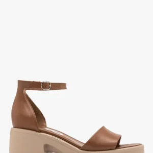 Jasnobrązowe masywne sandały damskie