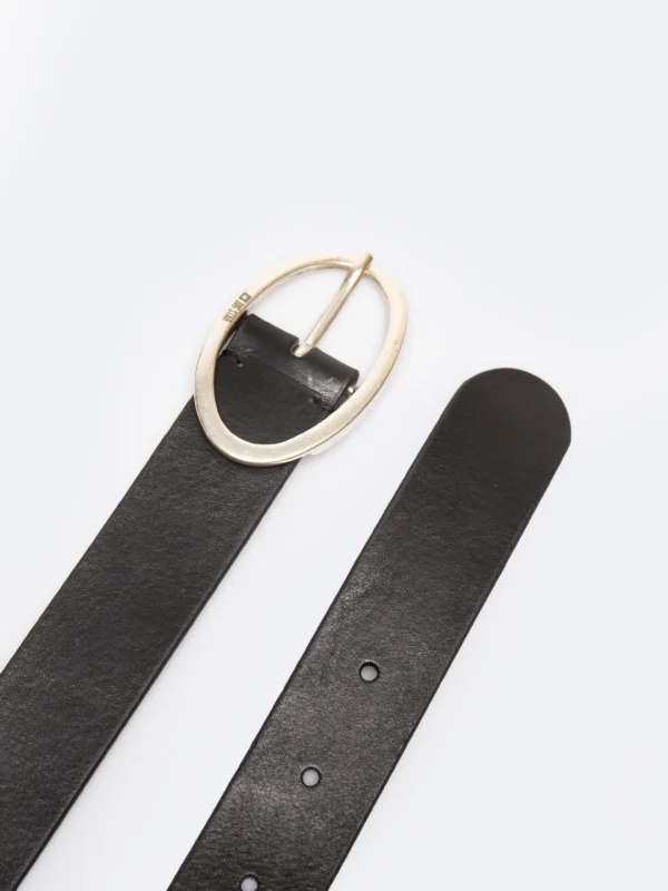 063b96e4370891bad23f63d8f1598037e244e561 Pasek damski skórzany z owalną klamrą czarny 2411 906