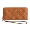 GUESS Brązowy duży portfel damski Adelasia
