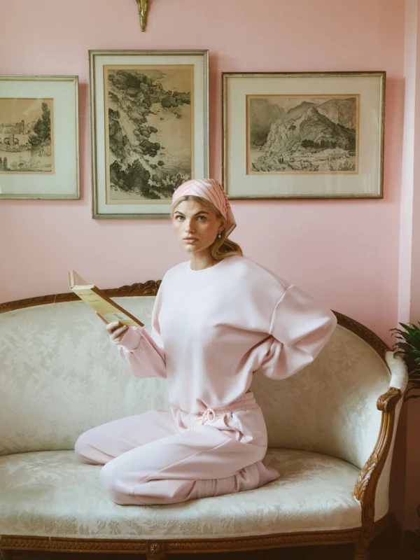 095c48227c9130fbfecf2647e1332dd346aa710a Spodnie damskie dresowe z szeroką nogawką jasnoróżowe Lunarap 600