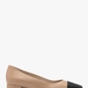 Beżowe czółenka damskie z czarnym noskiem na niskim klocku