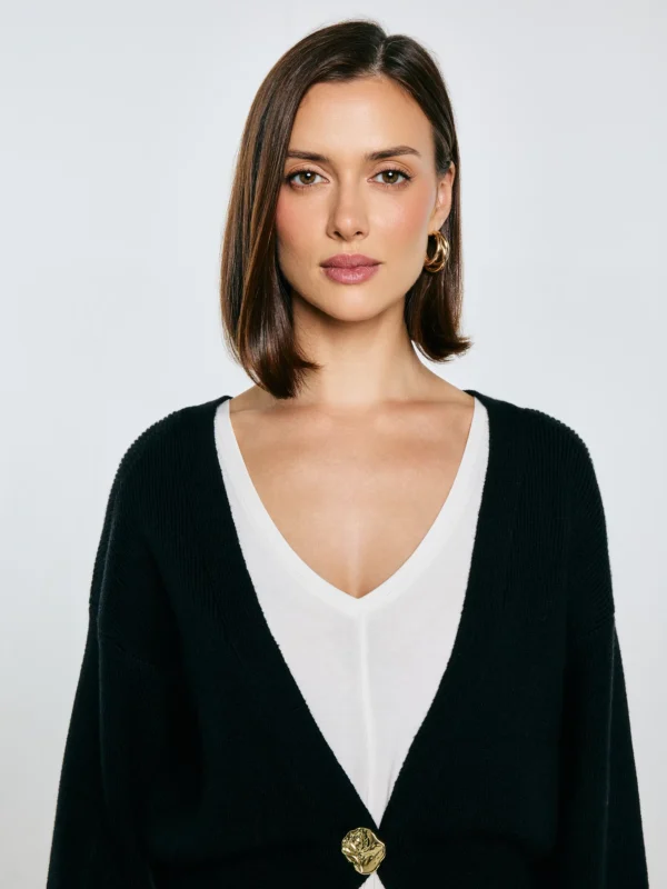 Sweter damski z wiskozy taliowany czarny Goldi 906