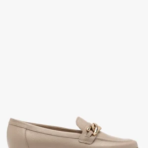 Beżowy mokasyn ze złoto-beżową ozdobą