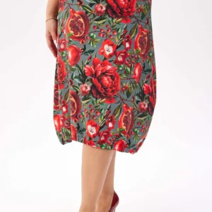 Wygodna i stylowa dresowa spódnica Karina - kwiatowo-owocowy wzór PLUS