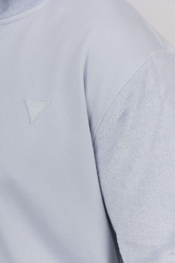 0eb61cf903a14b21ae87c1ca792f3de1f6d55733 GUESS Błękitna bluza męska z kapturem z frotte