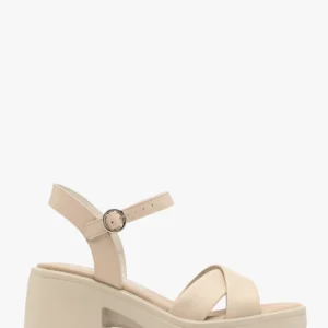 Kremowe sandały na masywnym spodzie