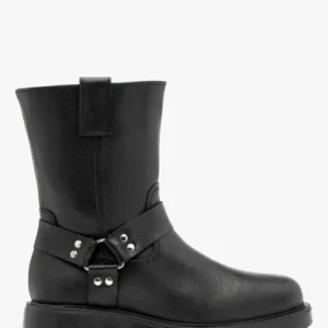 Botki typu biker z metalowymi ozdobami