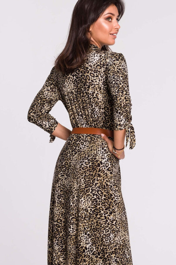 Długa sukienka koszulowa na guziki z kołnierzykiem w panterkę zielona