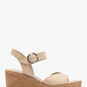 Beżowe sandały na koturnie