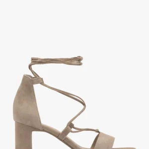Beżowe sandały z ozdobnym wiązaniem wokół kostki