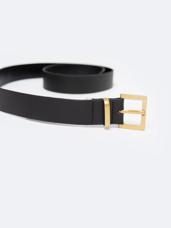 Pasek damski skórzany ze złotą klamrą czarny Aruma 906