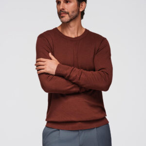 Męski sweter z okrągłym dekoltem z elastycznej dzianiny o klasycznym splocie - bordowy V4