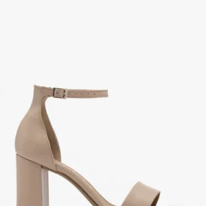 Beżowe sandały na obcasie