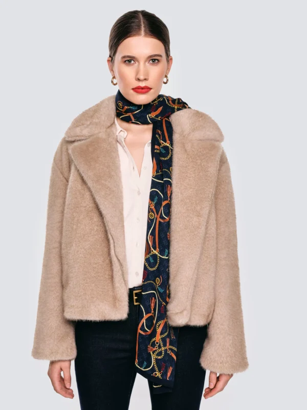 22d8f780fcffaee9f6b806419229d26c1e2fe34a Apaszka damska z wiskozy z kolorowym nadrukiem granatowa Chainas 403