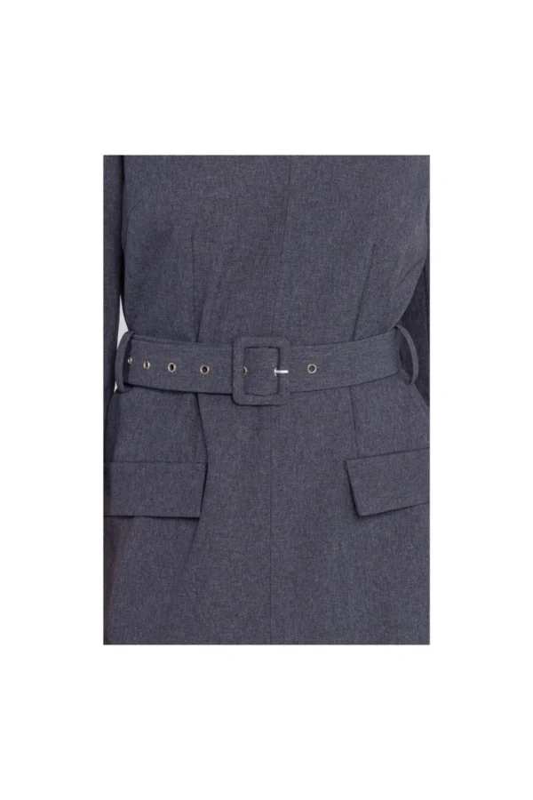 Elegancka sukienka mini z dekoltem V i paskiem szara