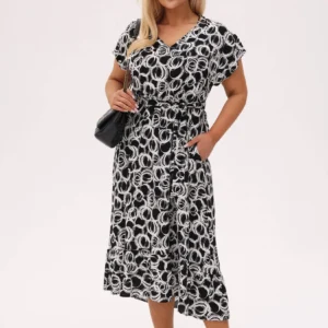 Asymetryczna sukienka Kiara MIDI z wiązaniem i falbanką - Black Ink PLUS SIZE XXL OVERSIZE