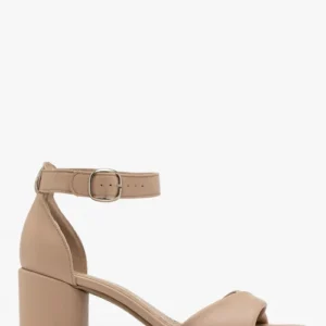 Beżowe sandały z ozdobną cholewką