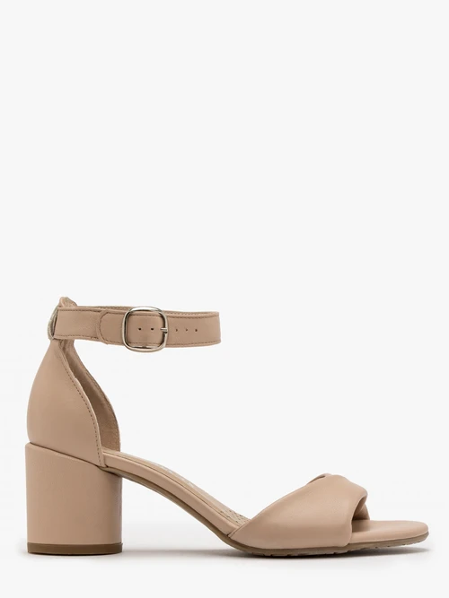 Beżowe sandały z ozdobną cholewką