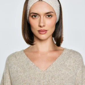 29392fc881748e9692a9ef0e0cd7689d19b35782 Opaska damska z ozdobnym splotem beżowa Nanita 801