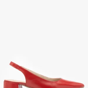 Czerwone czółenka z otwartą piętą