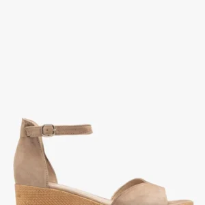 Beżowe sandały na platformie