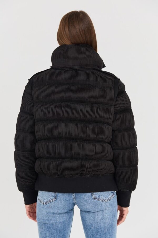 BLAUER Czarna damska plisowana kurtka