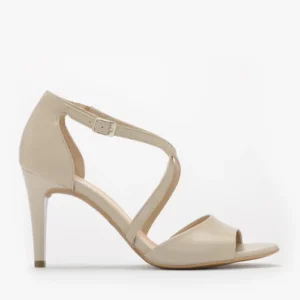 Sandały z ozdobnymi paseczkami