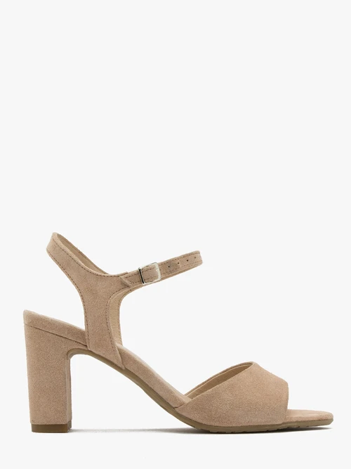 Beżowe sandały z oblekanym obcase