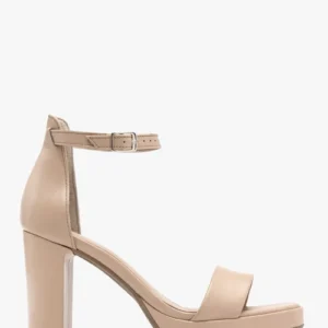 Beżowe sandały na wysokim słupku oraz balu