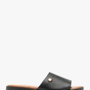 2f4a4a92243fd8d89caed151c88d9564773d6a70 Czarne klapki na lekkim spodzie