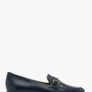 Granatowe mokasyny z platynową ozdobą