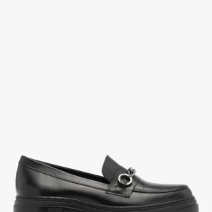 Czarne mokasyny z łańcuszkiem na cholewce