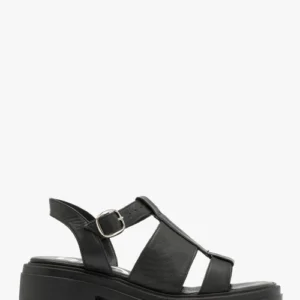 Czarne sandały na masywnej podeszwie