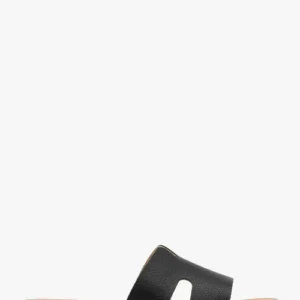 Czarne klapki damskie z wycięciami