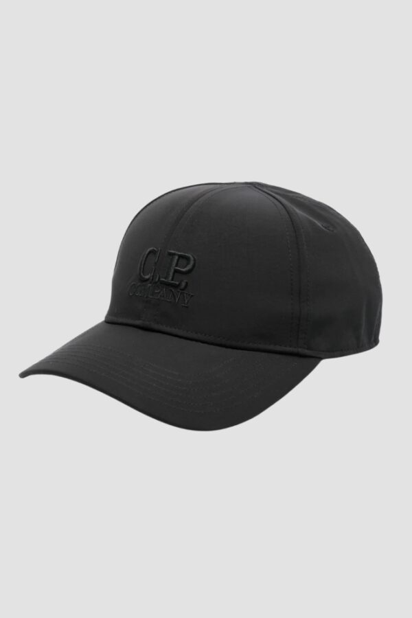 C.P. COMPANY Czarna atlasowa czapka z daszkie