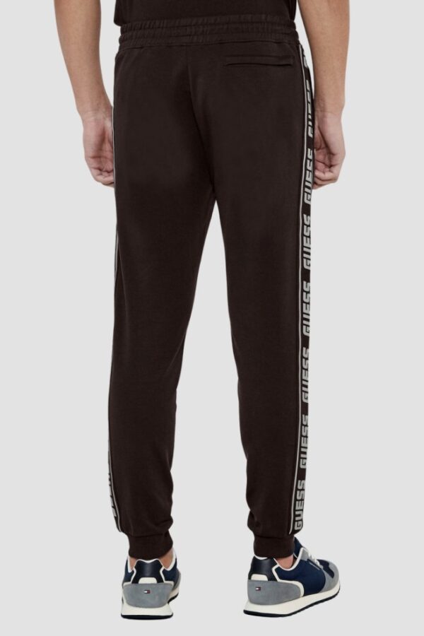 GUESS Brązowe męskie spodnie dresowe z lampasami New Arlo