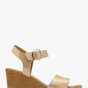 Złote sandały na koturnie