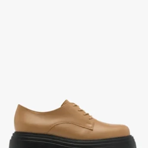 Beżowe półbuty na lekkiej podeszwie