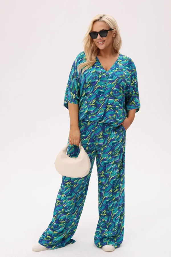 4afe82ecf8351a4c1d1bf8556d22d00c5e38f956 Wakacyjny komplet Riva - Tropikalna Energia w odcieniach zieleni i niebieskiego PLUS SIZE XXL OVERSIZE