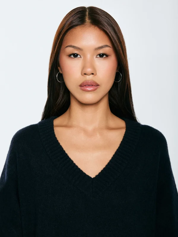 Sukienka damska dzianinowa z dodatkiem wełny czarna Julita 906