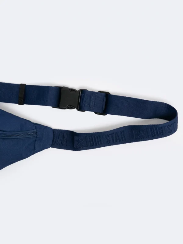 4e30b712c83463416d39ccac5659cee513a0cf24 Saszetka męska typu nerka z czerwoną kieszonką na froncie granatowa Kralen 403