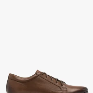 Brązowy półbut męski z ozdobną perforacją