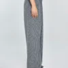 Spodnie damskie z szeroką nogawką w prążek szare Elvie 902